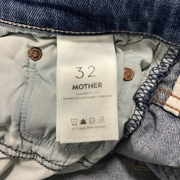 MOTHER The Weekender Cropped Distressed Flare Jeans in Six Packs On Me Size 32. - Picture 8 of 11